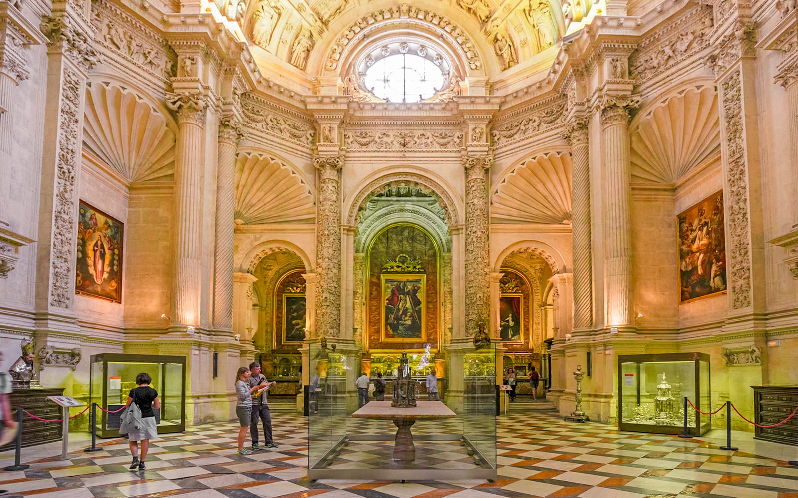 007cb50a6b5386ed468517dc05ff81d2-RoyalchapelinsidethecathedralSeville-Spain.jpg