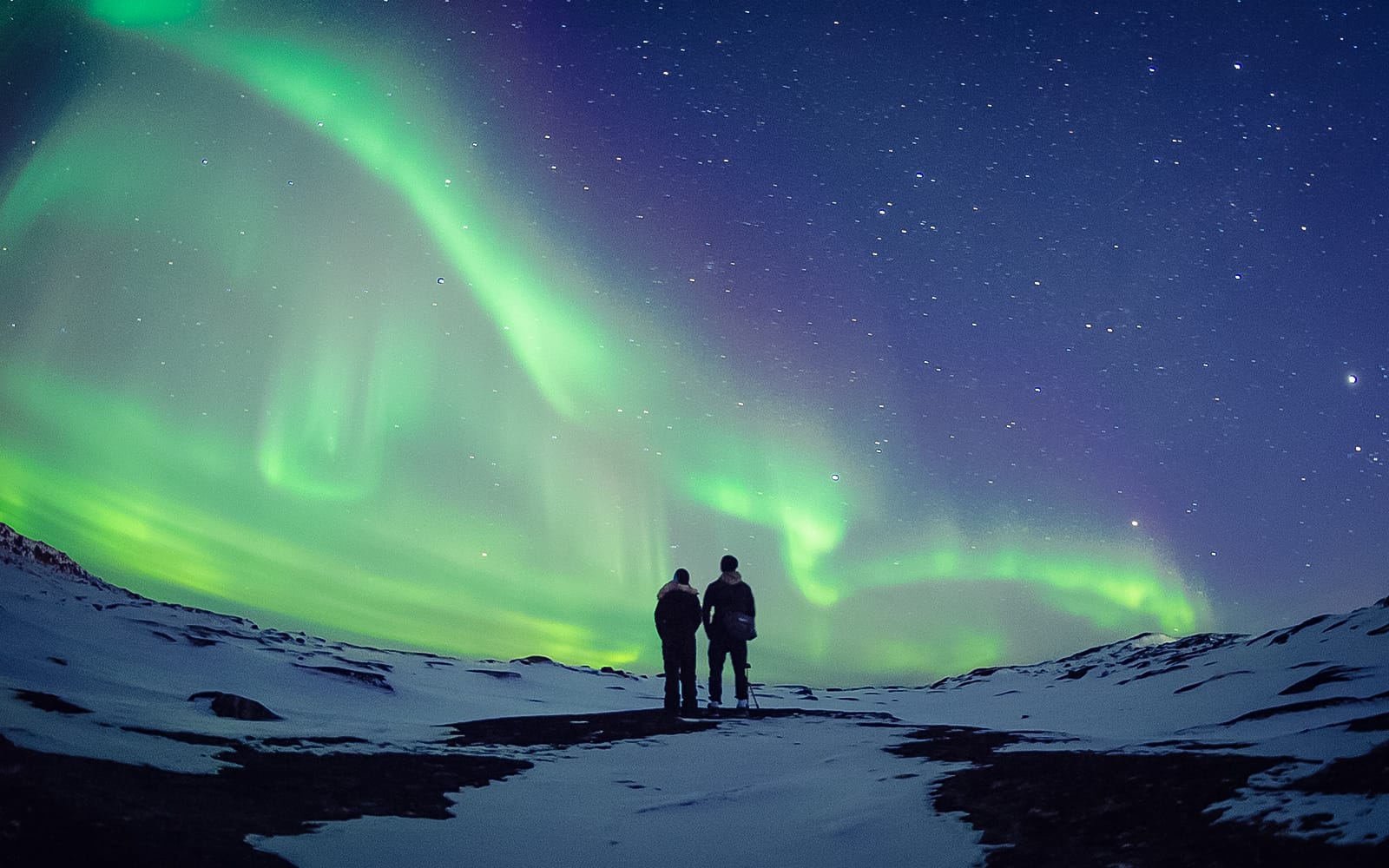 5dd0d946157b5045d5d00389d7b7749b-Couple-under-the-Northern-Lights---Auora-Borealis.jpg