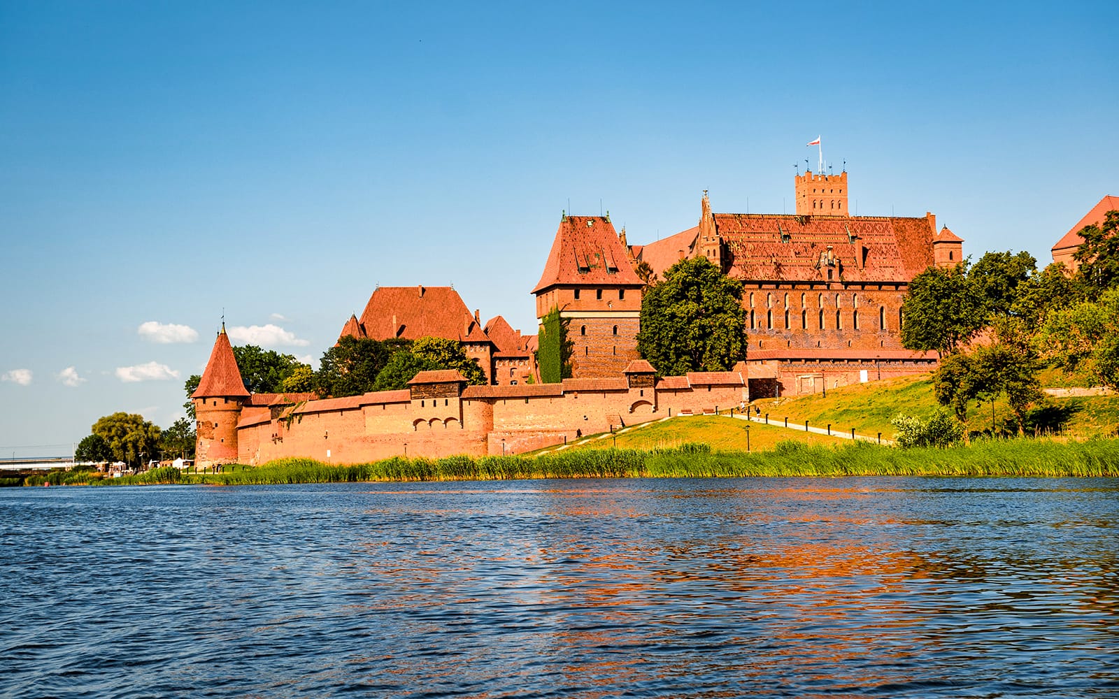 e4359945e652159cbc4e2ea497df8451-22277-warsaw-malbork-castle---tour-by-car-05.jpg