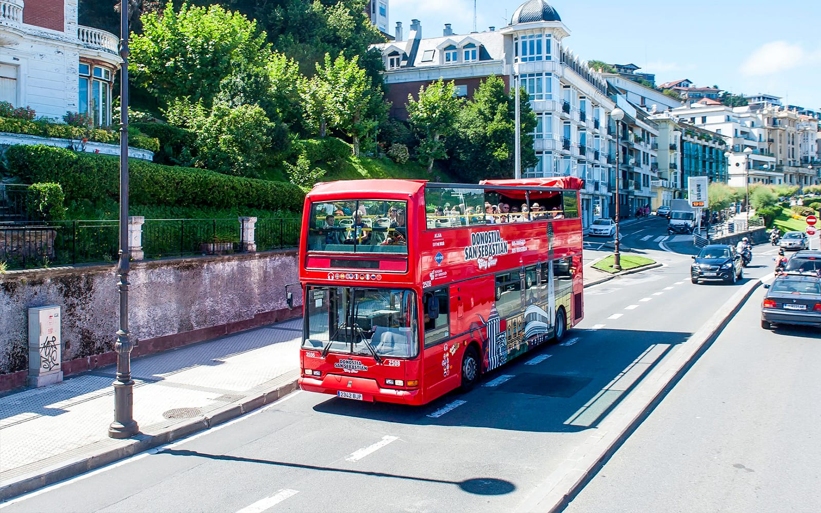 184d2b60b94deb4b8348a820957c3ecd-26106-san-sebastian-hop-on-hop-off-bus-tour-in-san-sebastian-04.jpg