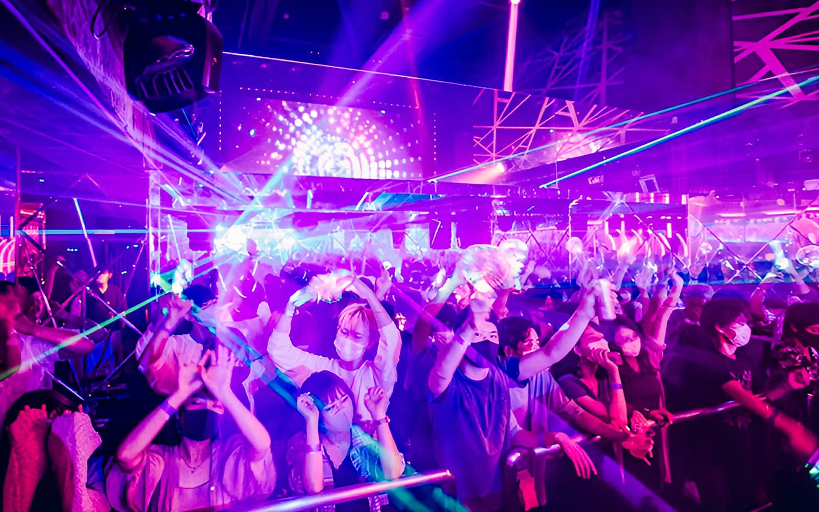 Pub Crawls-68a1fc5d6a9f72e8f8d41813611d9597-TicketstoKITSUNEKyotoNightclub7.avif