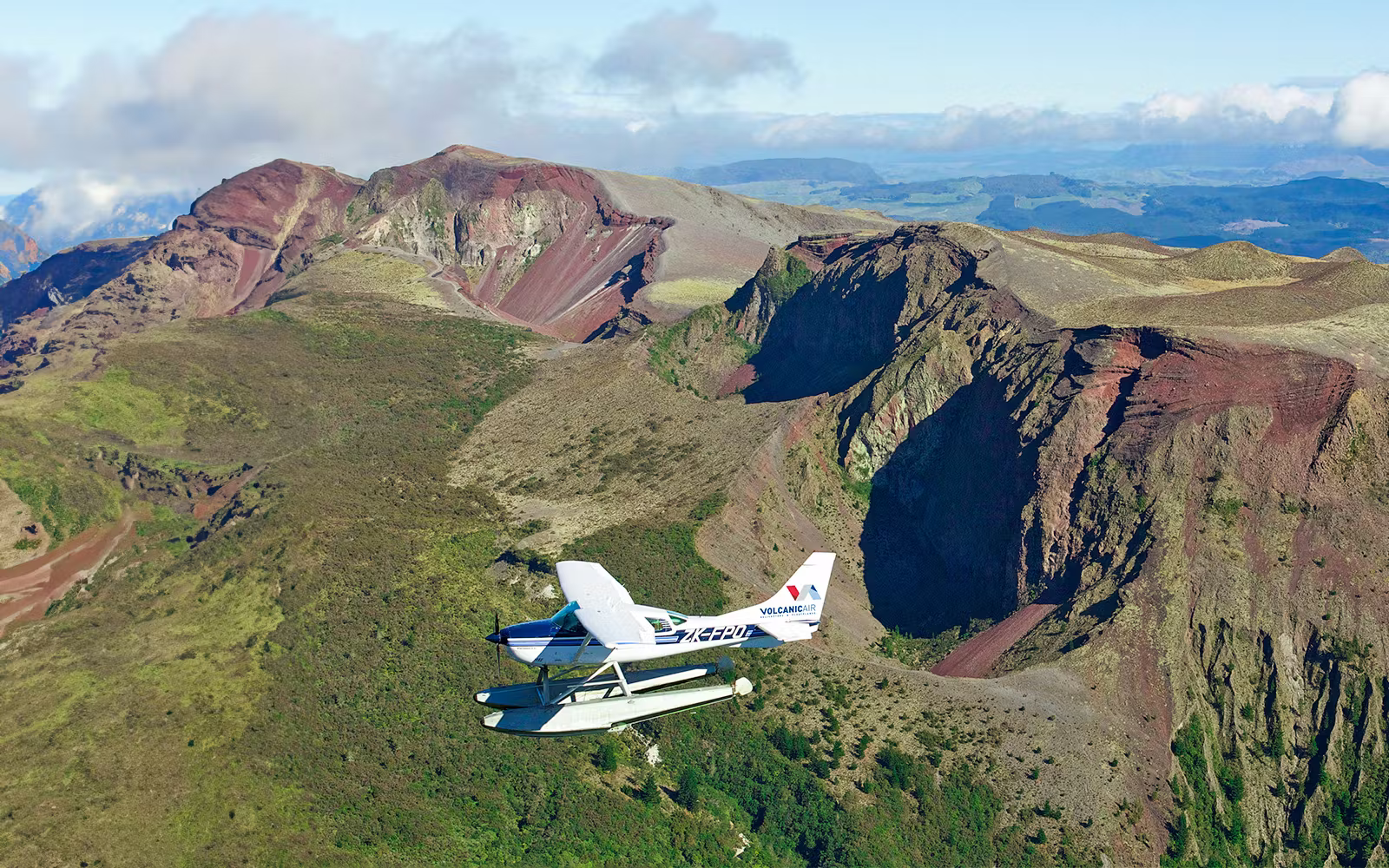 Airplane Tours-9729d1cfefb3207386db13e404891495-23015-rotorua-mount-tarawera--waimangu-thermal-valley---eruption-trail-tour-01.avif